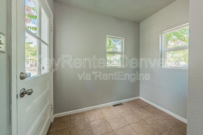 Foto del edificio - 3783 Franklin St