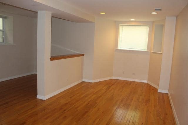 Building Photo - 2 bedroom in CHICAGO IL 60613