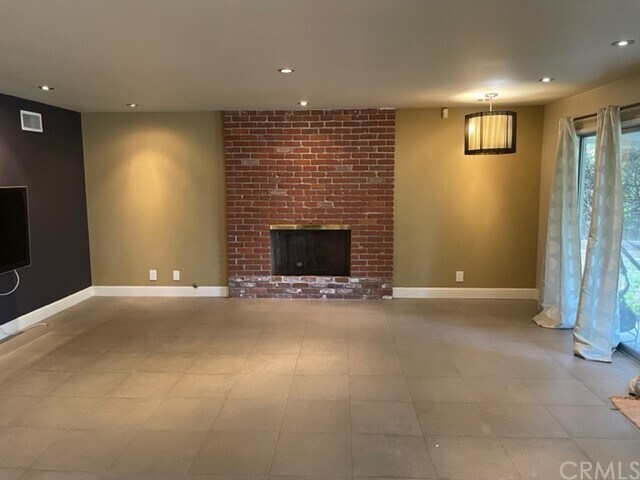 Building Photo - 15305 Del Prado Dr