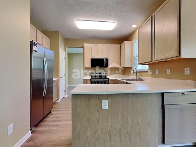Building Photo - 684 Linden Creek