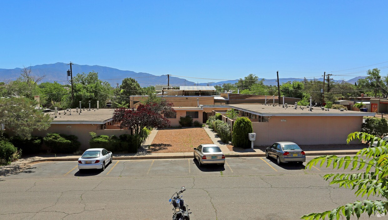 Primary Photo - 456 Val Verde NE