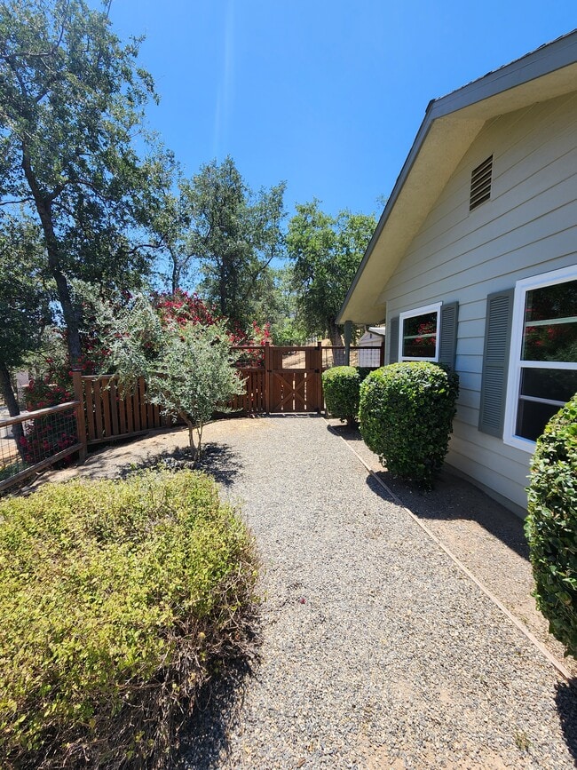 Building Photo - 29932 Horseshoe Dr