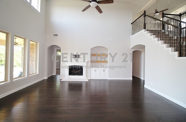 Foto del edificio - Luxury 2-Story 4/3.5/3 in Heath Yacht & Golf Club For Rent!