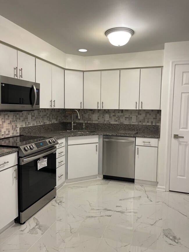 Foto del edificio - Cozy 2B/2Bath Condo in Chesapeake