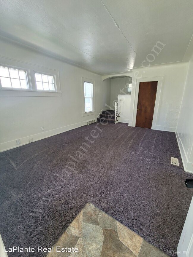 Building Photo - 3 br, 1 bath House - 910 Searles Rd 1