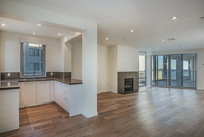 Building Photo - 23 4th Pl