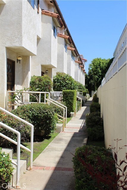 Foto del edificio - 1525 W 158th St