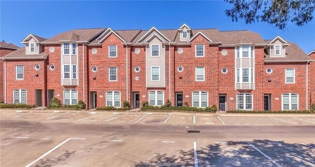 Building Photo - 305 Holleman Dr E