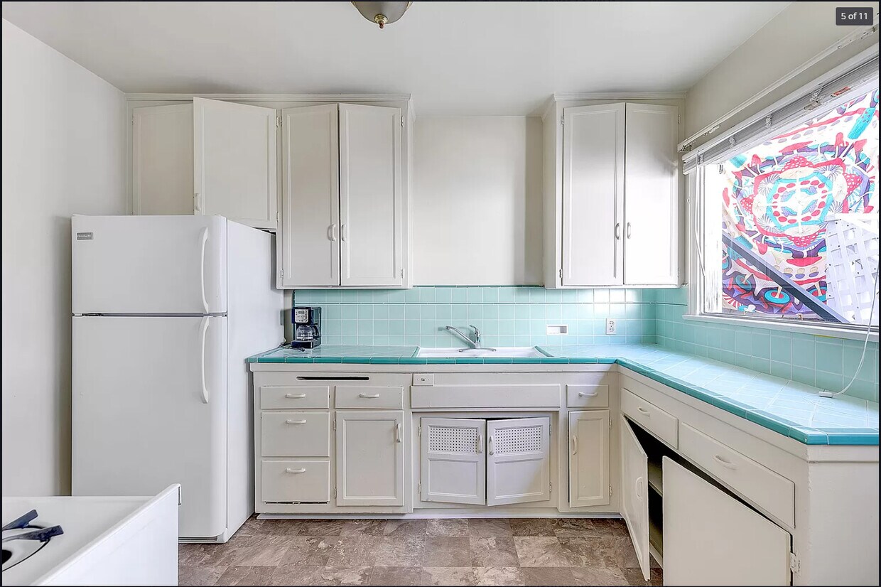 Kitchen - 483 Gayley Ave