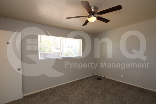 Foto del edificio - 2419 W Diana Ave