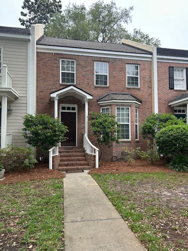 Building Photo - 798 Mallery St