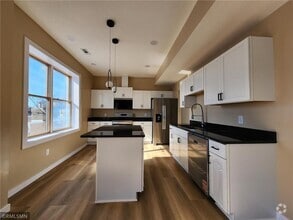 Building Photo - 1039 Payne Ave