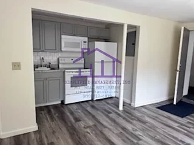 Building Photo - 740 Central St