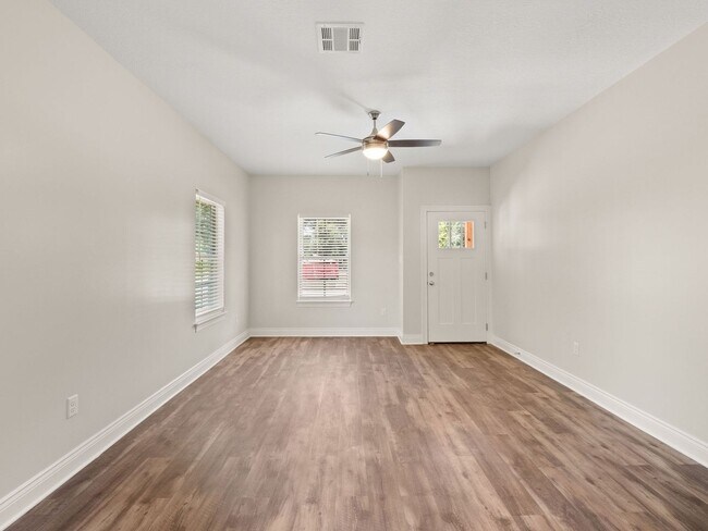 Building Photo - 402 S Division St