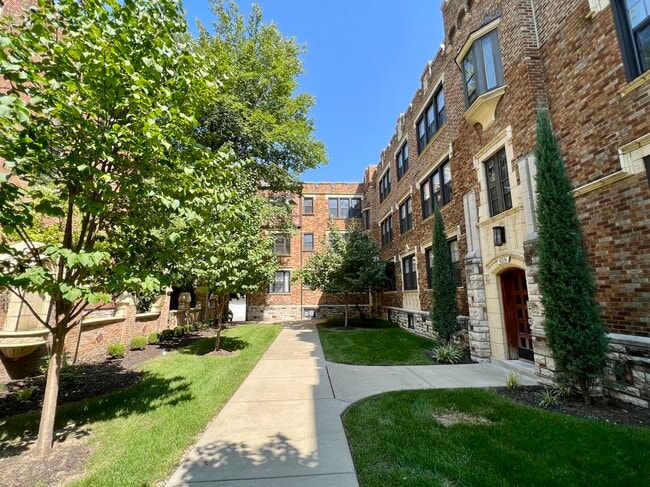 6219 Rosebury Entrance - Rosebury Rentals Apartments