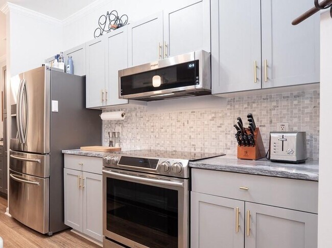 kitchen angled - 500 Bucksley Ln