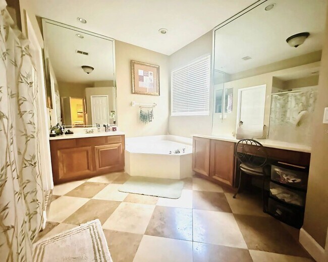 Foto del edificio - 8650 Tara Oaks Ct