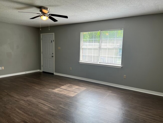 Front entrance Large Family room - 10640 Henderson Camp Rd