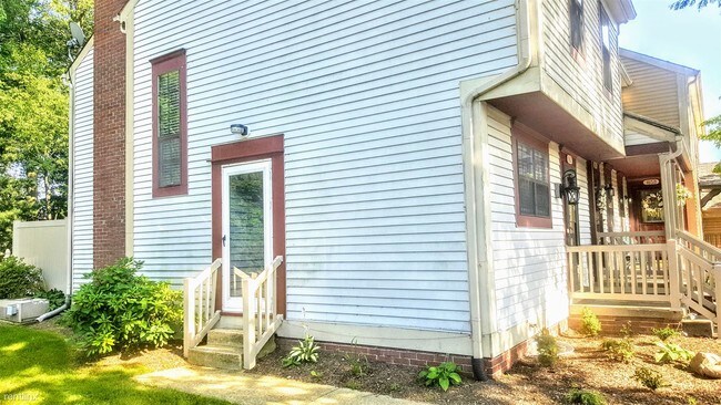 Building Photo - 2 br, 1.5 bath Condo - Concord Village Con...