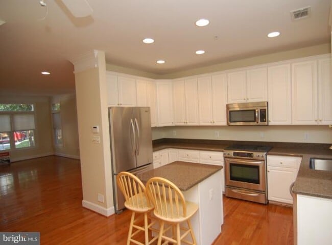 Building Photo - 2404 13th Ct N