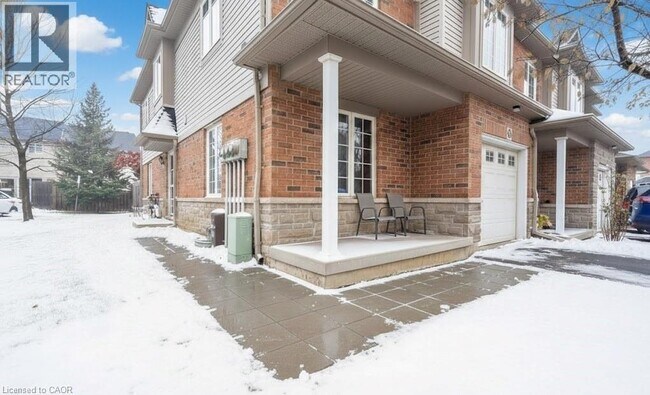 Photo du bâtiment - 7 Southside Pl