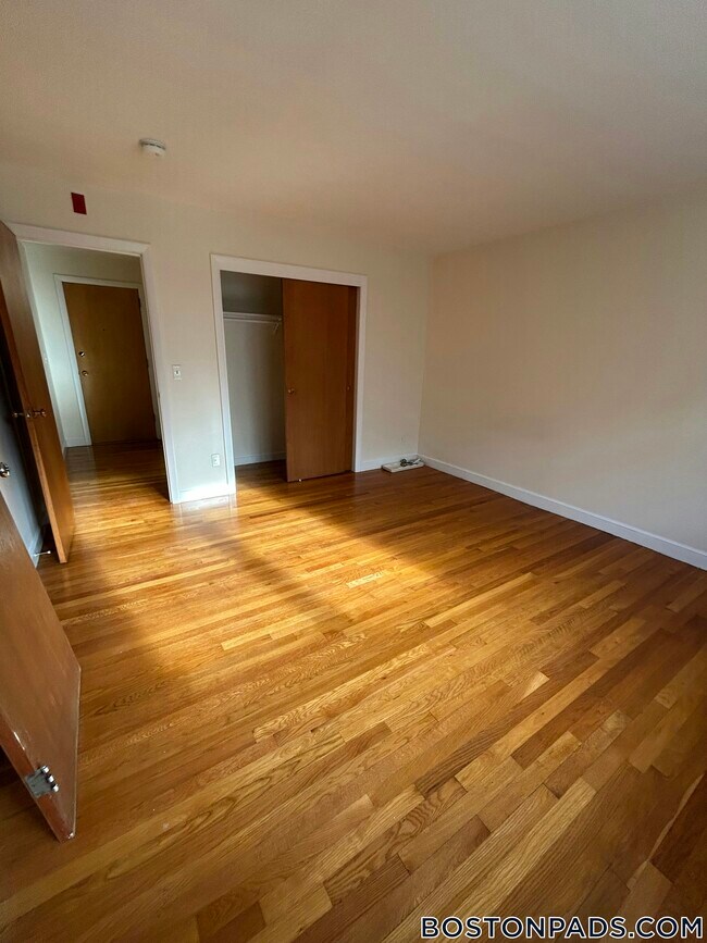 Foto del edificio - 7 Captain Parker Arms