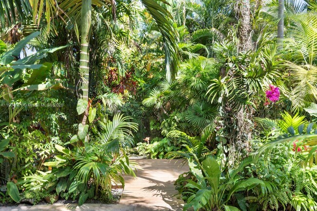 Foto del edificio - 1107 NE 118th St