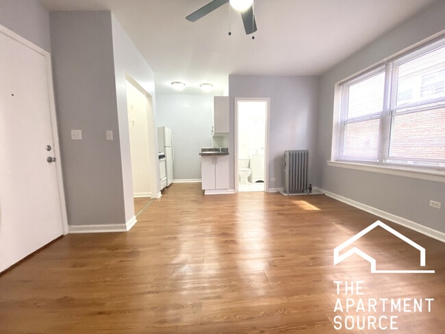 Foto del edificio - 4241 N Kenmore Ave