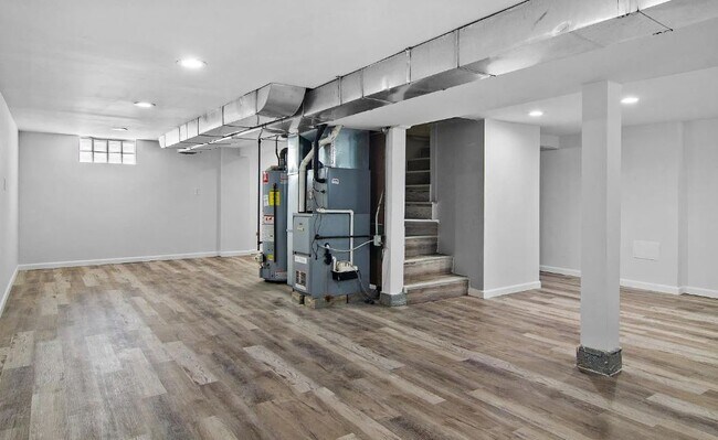 Building Photo - 1306 Sycamore St