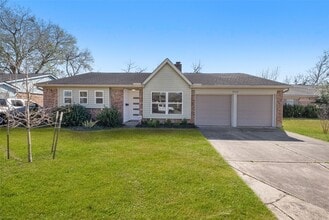 Building Photo - 9115 Tanager St