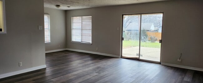 Photo - 806 British Blvd House