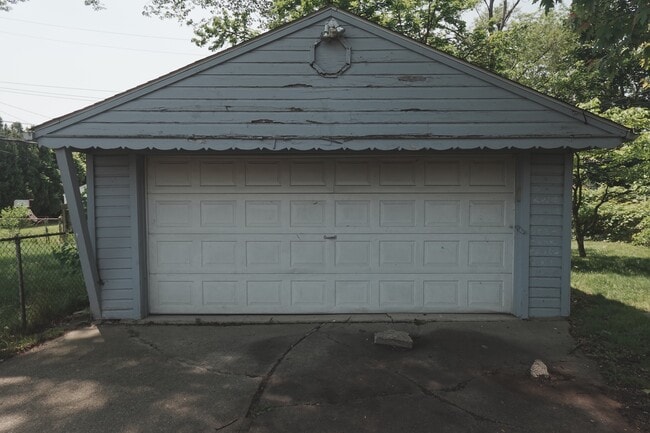 Building Photo - 256 Brentwood St