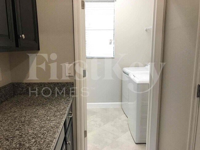 Foto del edificio - 9901 Victory Gallop Loop