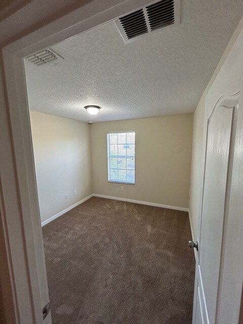 Foto del edificio - 6819 Goldflower Ave