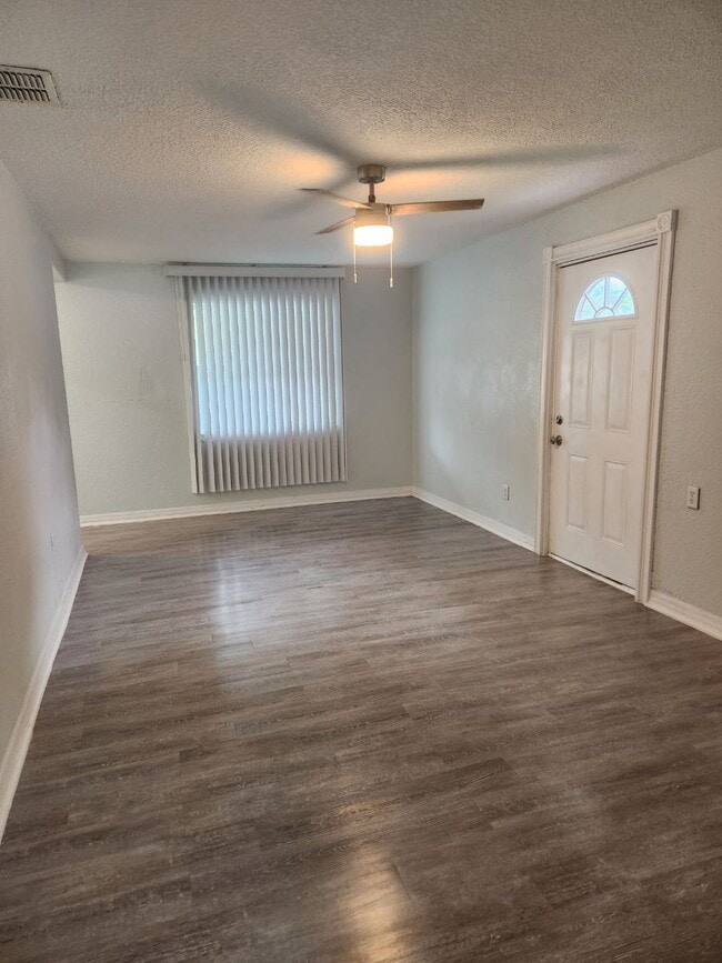 Foto del edificio - 1503 N County Rd 19A