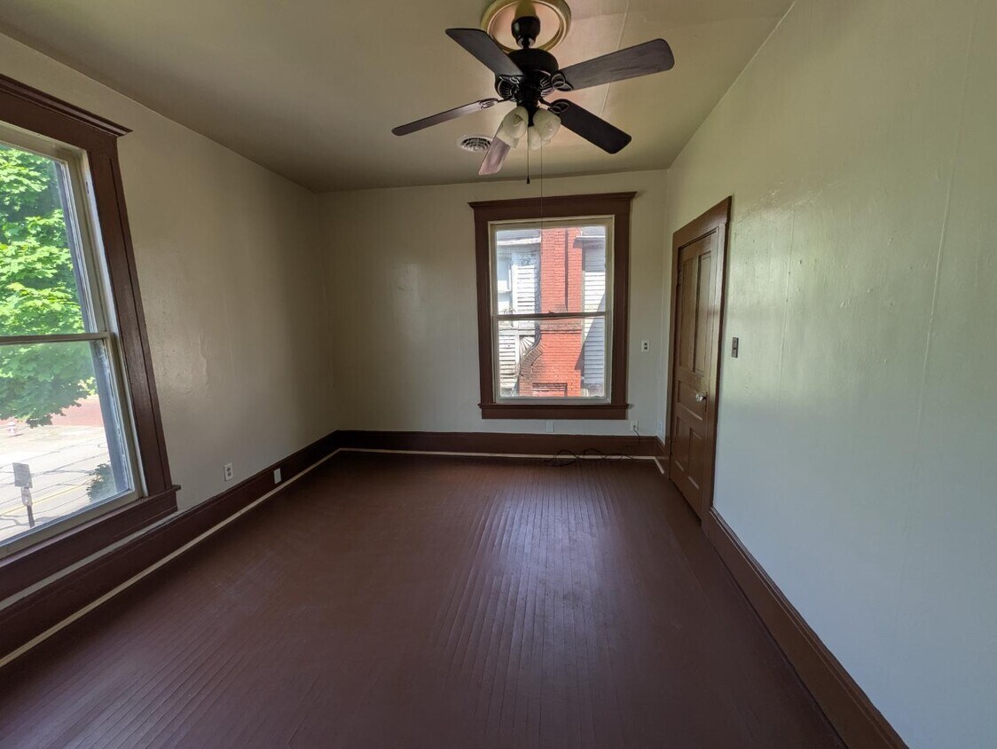 Primary Photo - 439 W 11th St