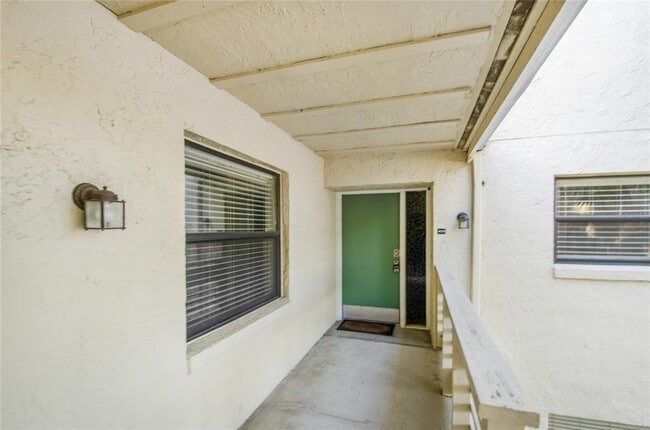 Building Photo - 439 S Netherwood Cres