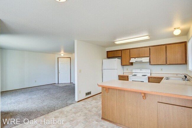 Building Photo - 455 S Oak Harbor St