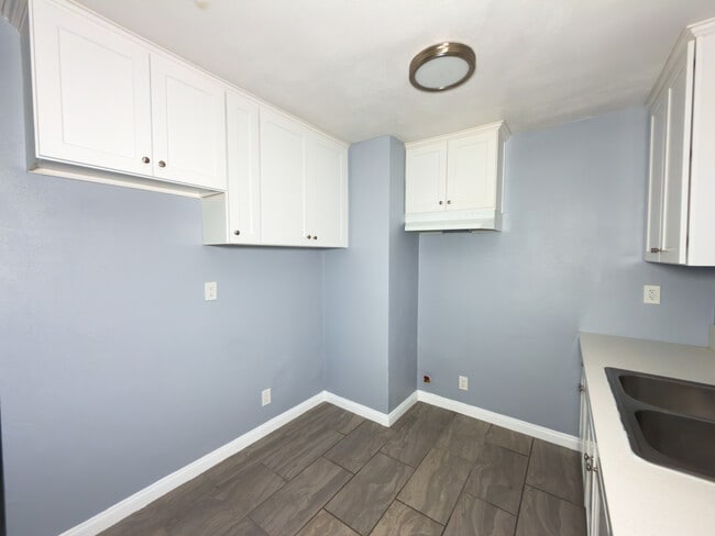 Foto del edificio - 812 W Mines Ave