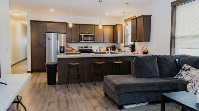 Foto del edificio - 5 Bed 3 Bath close to UWEC, bike trails, Carson Park, and The Sonnentag!