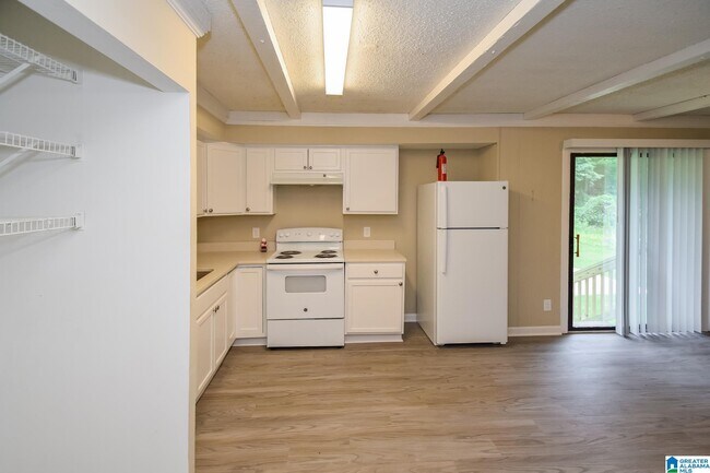 Building Photo - 5084 Oak Leaf Cir