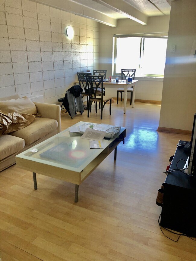 Building Photo - 2860 W 32nd Ave