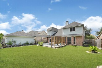 Building Photo - 13911 Blue Vista Dr