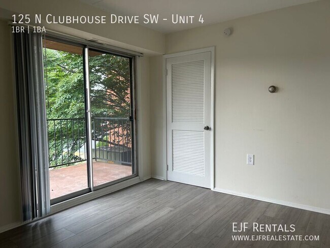 Foto del edificio - 125 Clubhouse Dr SW