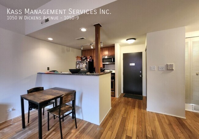 Foto del edificio - 1050 W Dickens Ave