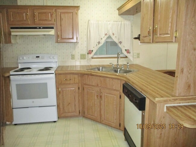 Building Photo - Charming 2-bedroom, 1-bathroom home locate...