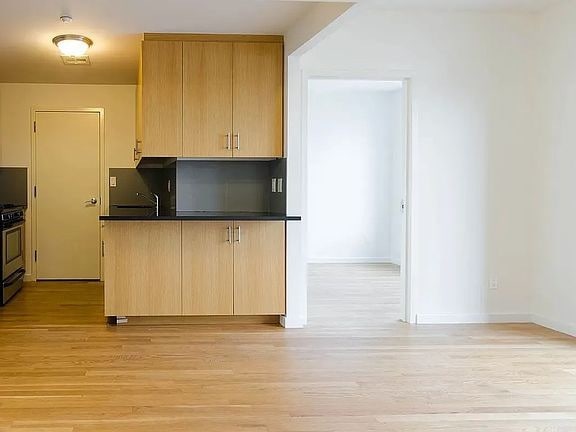 Building Photo - 261 Eckford St