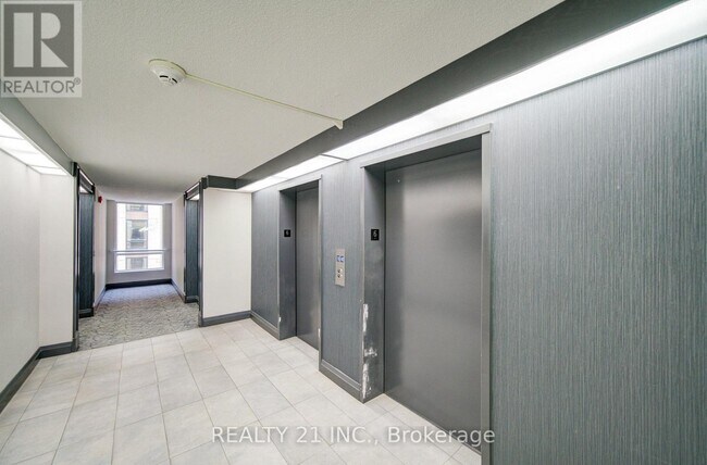Photo du bâtiment - 1665 Pickering Pkwy
