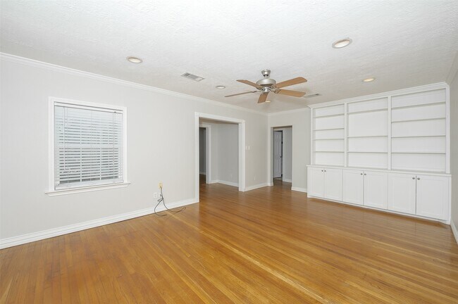 Foto del edificio - 709 Inwood Dr