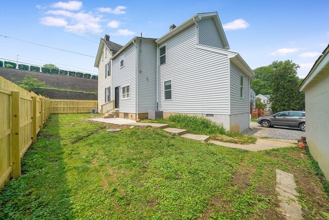 Building Photo - 661 Downingtown Pike